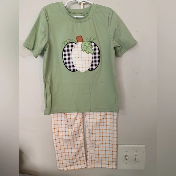 New Fall Pumpkin Outfit - Picture 1 of 4